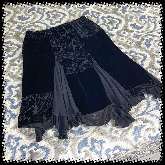 💕Beautiful Velvet Lace Patchwork Skirt💕 - Picture 8 of 11